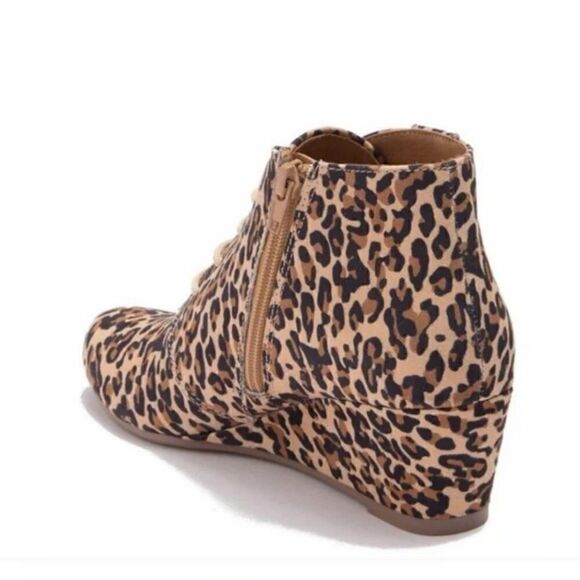 Dolce Vita DV8 Leopard Print Booties - Picture 3 of 7
